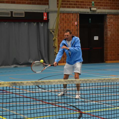 TENNIS maandag 12u30-13u30 (voorjaar25) © sport plus vzw